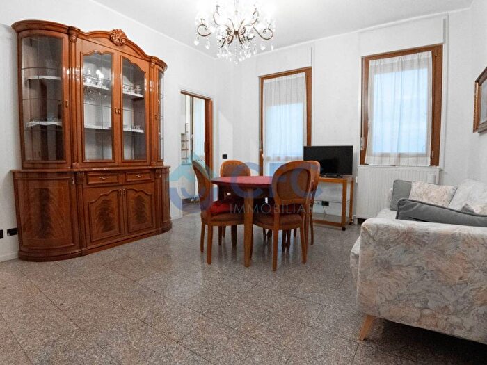 Appartamento trilocale in affitto in Via Padova, Crescenzago, Milano