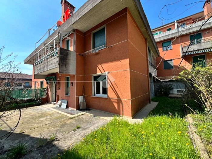 Appartamento quadrilocale in vendita in Via Colombo, Casella