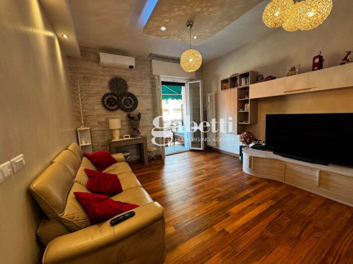 Appartamento quadrilocale in vendita in Via Calabria, Bologna