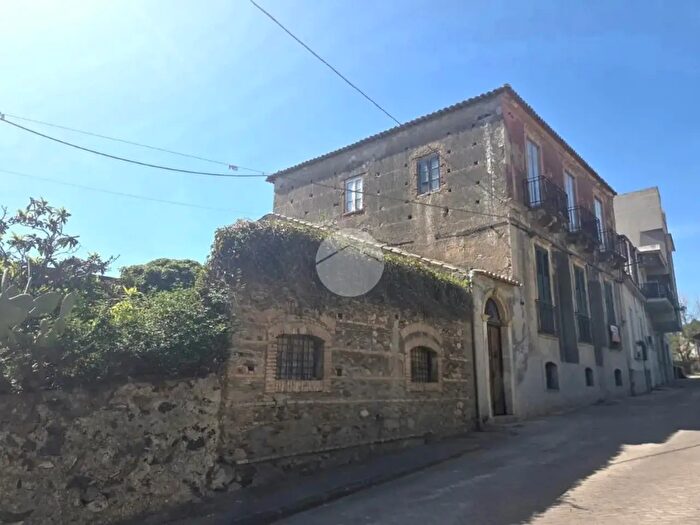 Casa con 11 locali in vendita in Via Giuseppe Santoro, Ali Terme