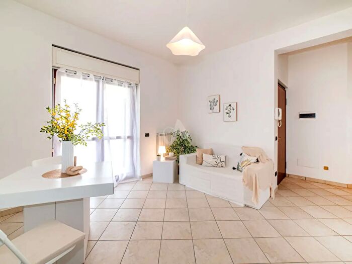 Appartamento trilocale in vendita in Via di Torregrotta, Roma