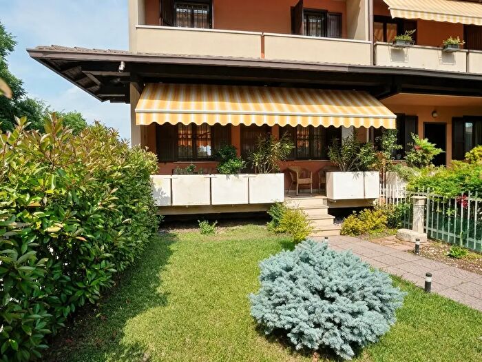 Casa quadrilocale in vendita in Traversa XII Badia, Brescia