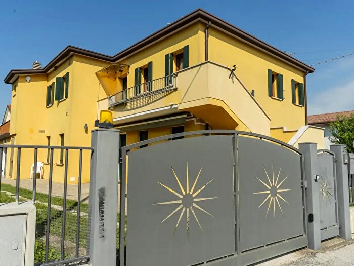 Casa quadrilocale in vendita in Via Bassa I Campodarsego Pd, Campodarsego