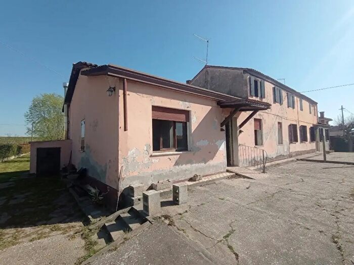 Casa con 8 locali in vendita in Boscochiaro Via Giugno, Cavarzere