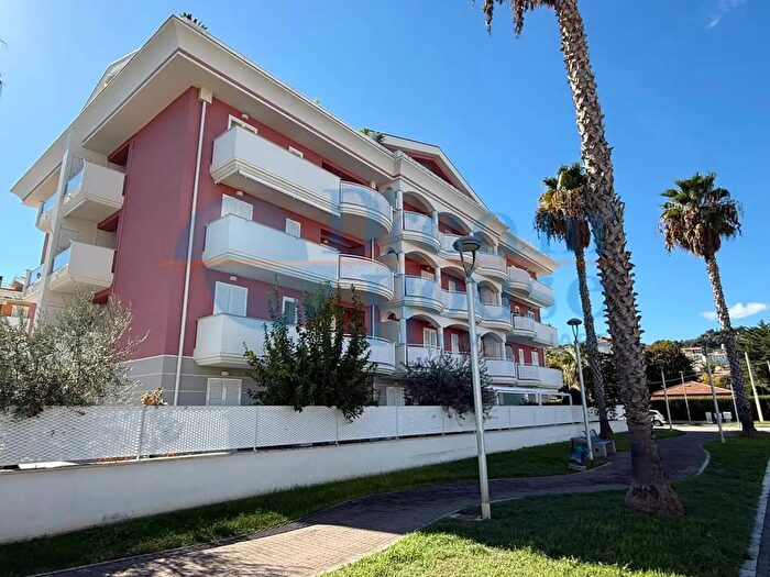 Appartamento trilocale in vendita in Via Franchi, Tortoreto