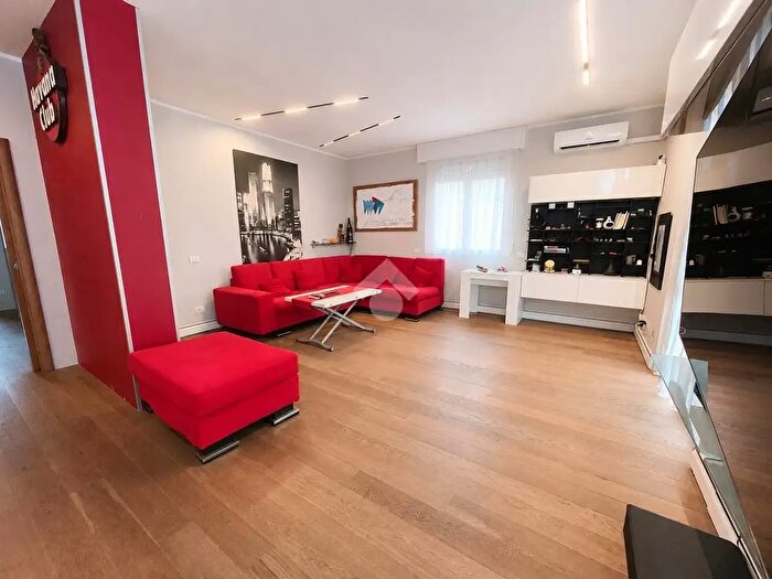 Appartamento quadrilocale in vendita in Via Val Seriana, Meda