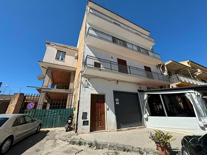 Appartamento quadrilocale in vendita in Viale Luigi Einaudi Riesi, Riesi