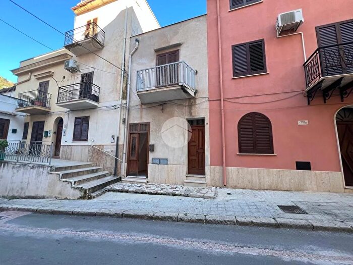 Casa con 5 locali in vendita in Via Canale Vecchio, Castellammare Del Golfo