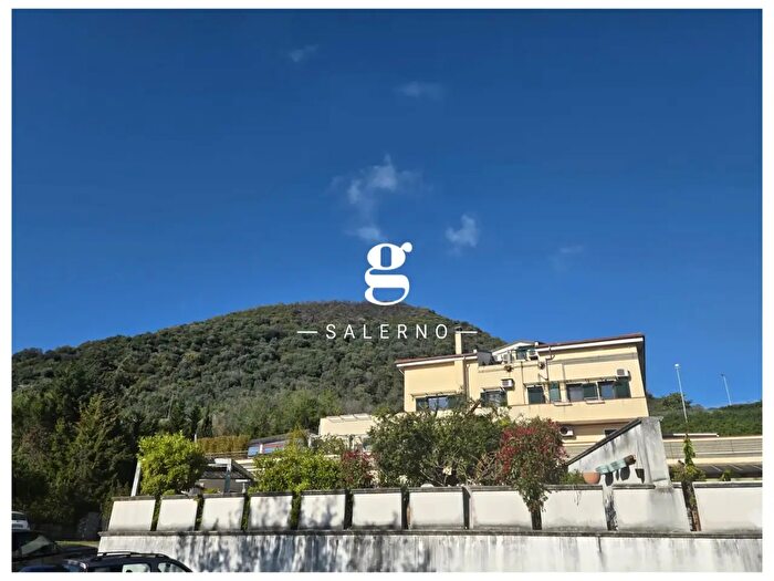 Appartamento trilocale in vendita in Via San Leonardo, Salerno