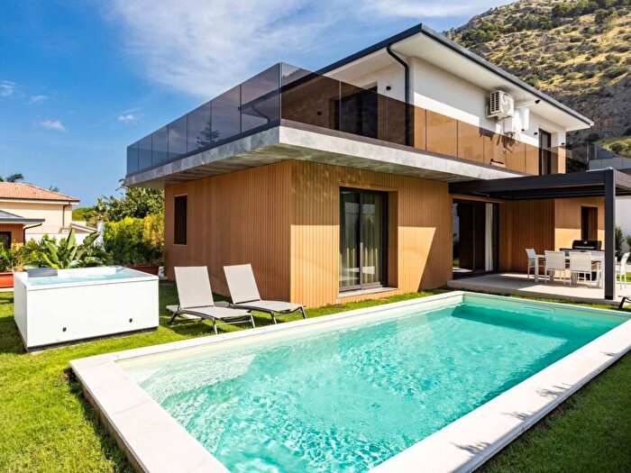 Casa quadrilocale in affitto in Viale Margherita di Savoia, Castelforte, Palermo