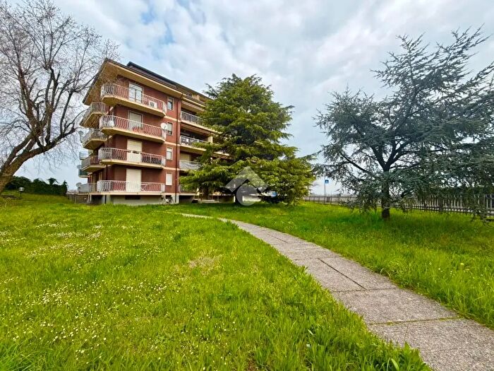 Appartamento trilocale in vendita in Via Carioni Emanuele, Misano Di Gera DAdda