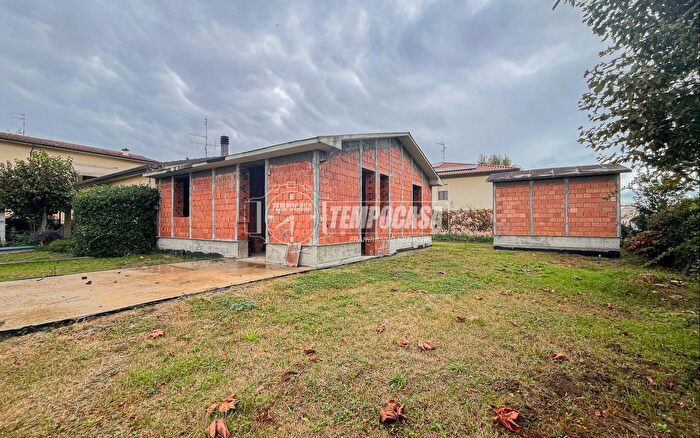 Casa quadrilocale in vendita in Borgo, Cervia