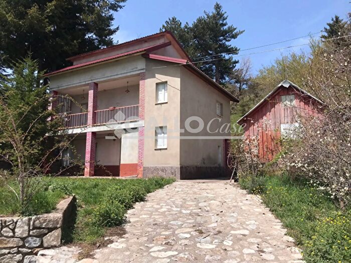 Casa con 5 locali in vendita in Longobucco