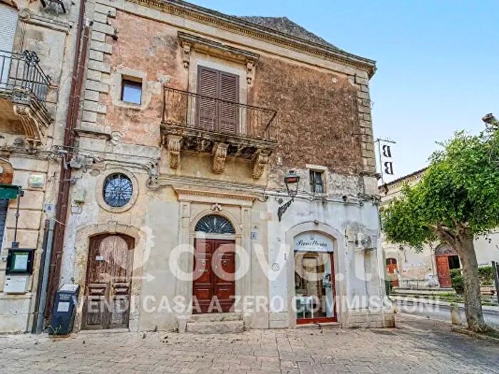 Casa con 6 locali in vendita in Via Regina Elena, Modica