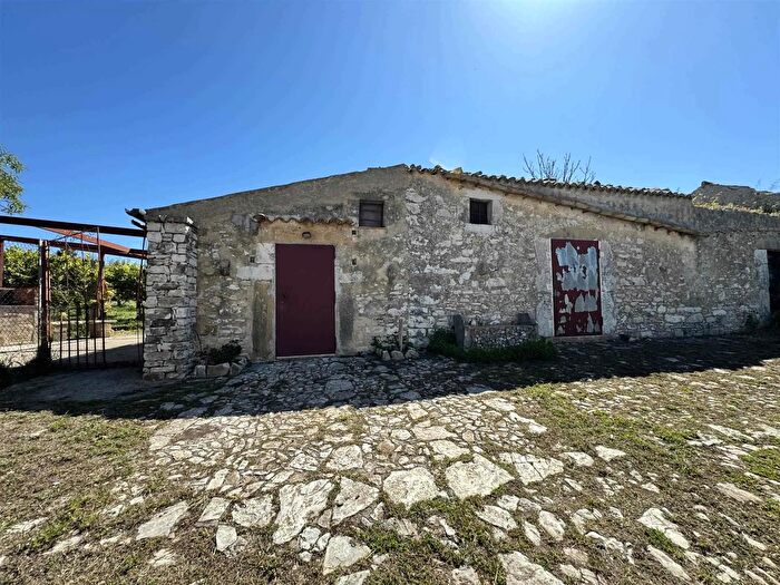 Casa bilocale in vendita in Via Uscibene, Valderice