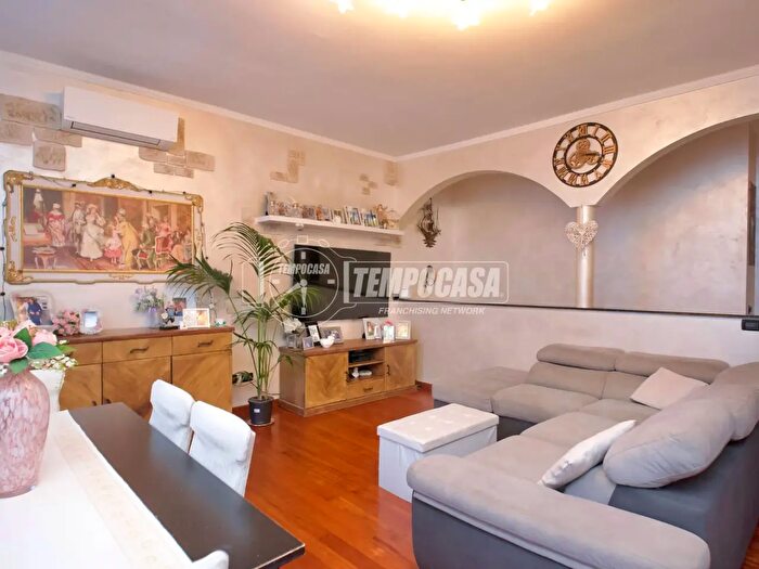 Appartamento quadrilocale in vendita in Via Ada Negri, Bollate