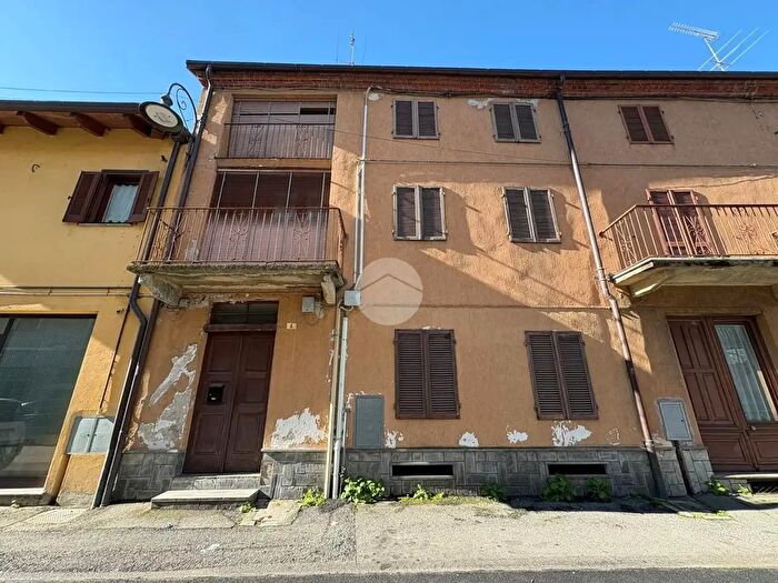 Casa con 6 locali in vendita in Via S Giovanni Bosco, Cuorgne