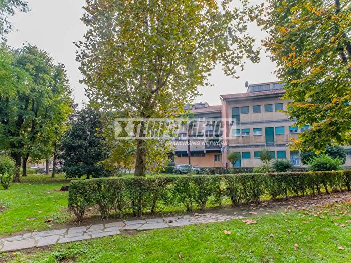 Appartamento trilocale in vendita in Via Val Lagarina, Milano