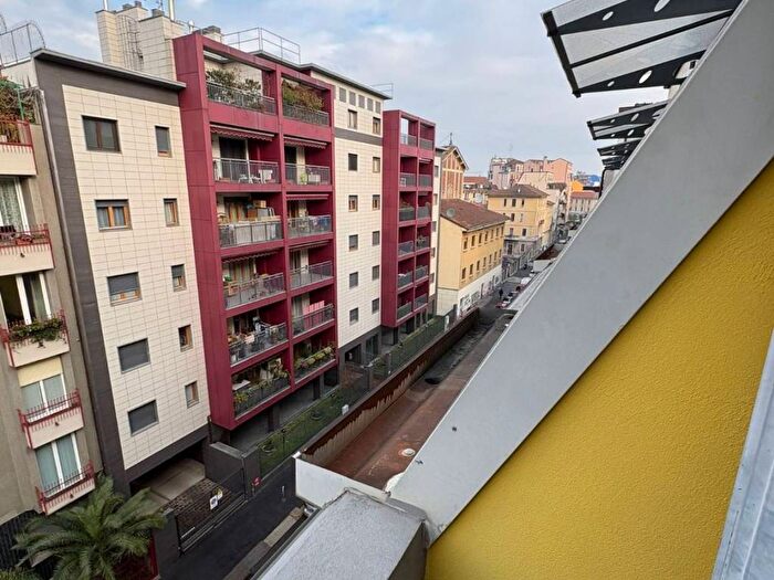 Appartamento trilocale in affitto in Via Nino Oxilia, Pasteur, Milano