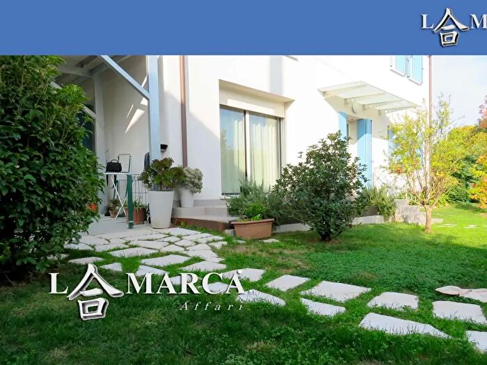 Casa con 11 locali in vendita in Maser