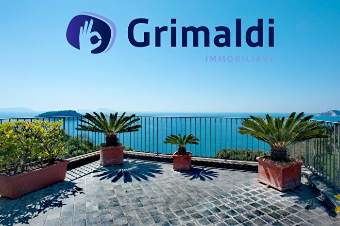 Appartamento trilocale in vendita in Via San Gennaro Agnano, Pozzuoli