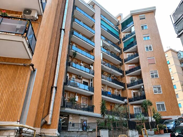 Appartamento trilocale in vendita in Via Pigna, Napoli