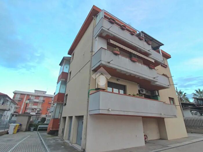 Appartamento trilocale in vendita in Via Annunziata, Giulianova