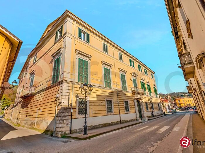 Casa con 14 locali in vendita in Via Roma Snc, Isola Del Liri