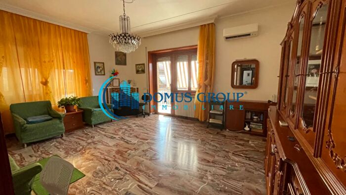 Appartamento trilocale in vendita in Via Salussola, Roma