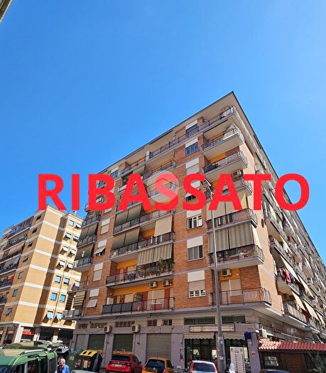 Appartamento trilocale in vendita in Via Masurio Sabino, Roma