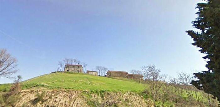 Casa con 6 locali in vendita in Belforte AllIsauro