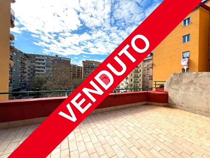 Appartamento trilocale in vendita in Piazza Piazza Immacolata, Napoli