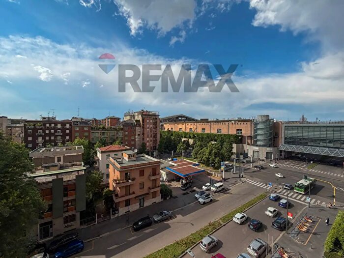 Appartamento quadrilocale in vendita in Viale Paolo Onorato Vigliani, Milano