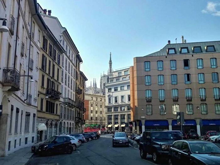 Appartamento trilocale in affitto in Via Festa Del Perdono No Number, Missori, Milano