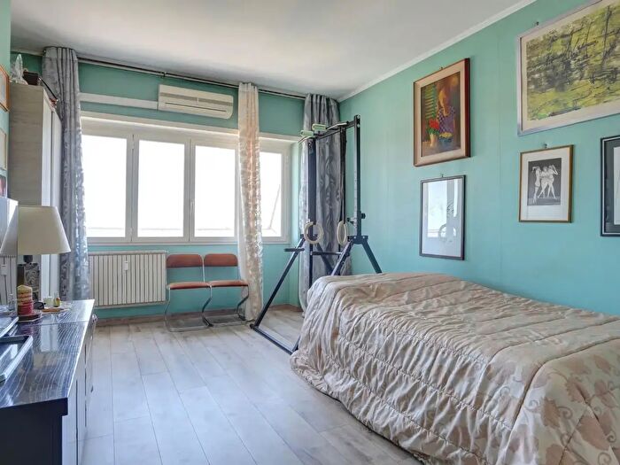 Appartamento trilocale in vendita in Via Vestricio Spurinna, Roma