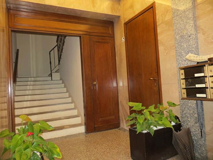 Appartamento trilocale in affitto in Via del Bollo, Duomo, Milano