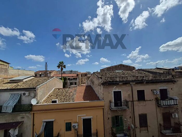 Appartamento trilocale in vendita in Via Vito La Mantia, Palermo