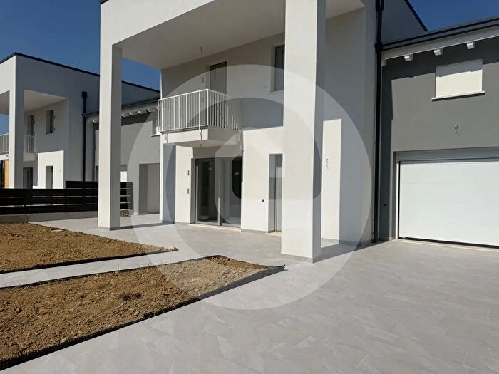 Casa con 5 locali in vendita in Santa Giustina In Colle