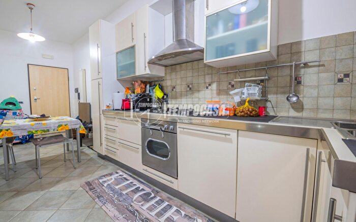 Appartamento bilocale in vendita in Via Pesaro, Potenza Picena