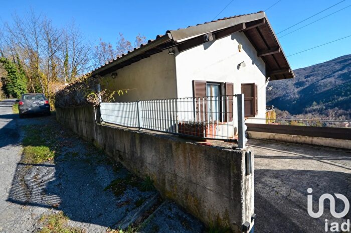 Casa con 6 locali in vendita in Colombera, Murialdo