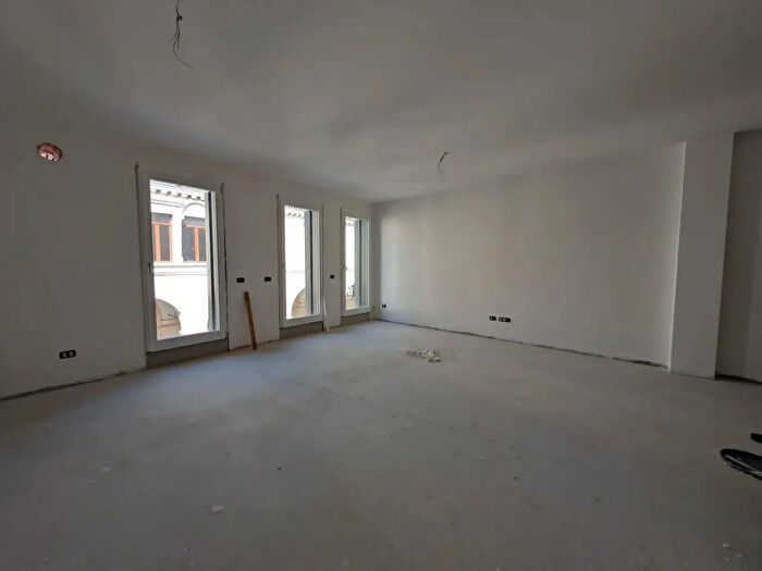 Appartamento trilocale in vendita in Via Campagnola, Padova