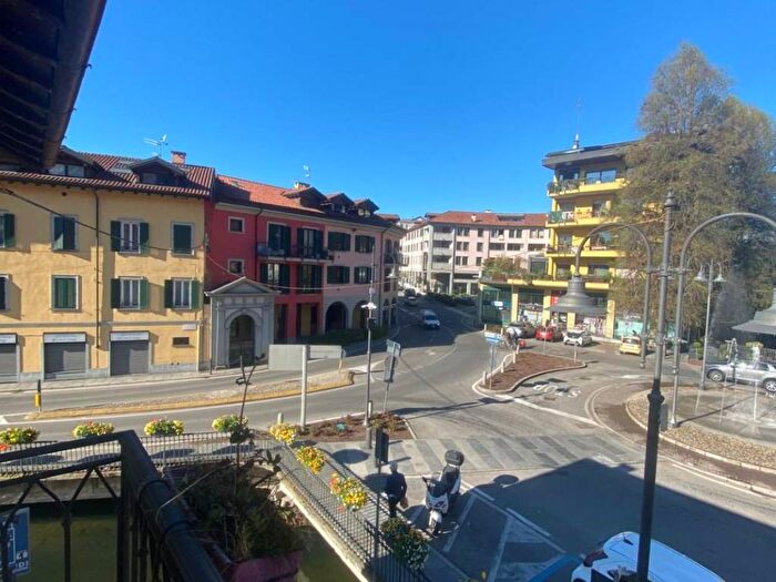 Appartamento trilocale in affitto in Piazza Maggio, Centro, Besozzo