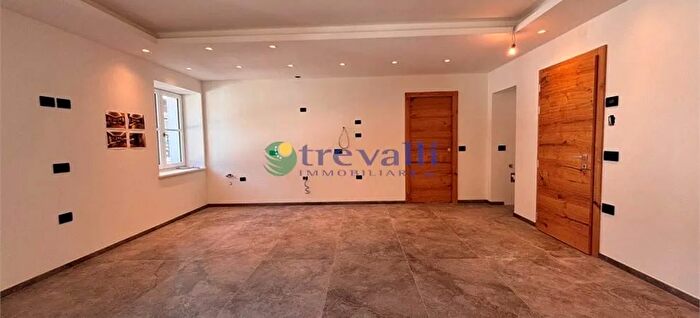 Appartamento con 5 locali in vendita in Rabbi