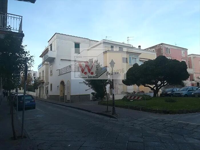 Appartamento quadrilocale in vendita in Corso Vittorio Colonna, Ischia