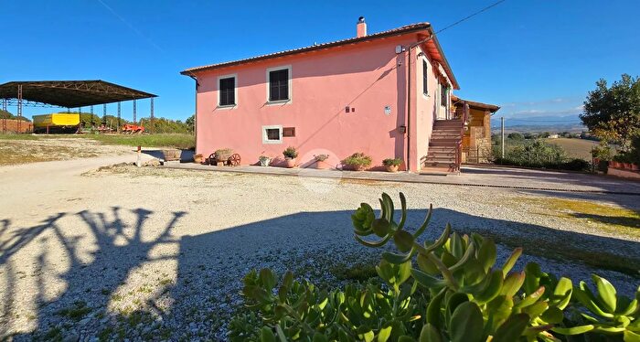 Casa con 7 locali in vendita in Via Ponte La Mandria, Gualdo Cattaneo