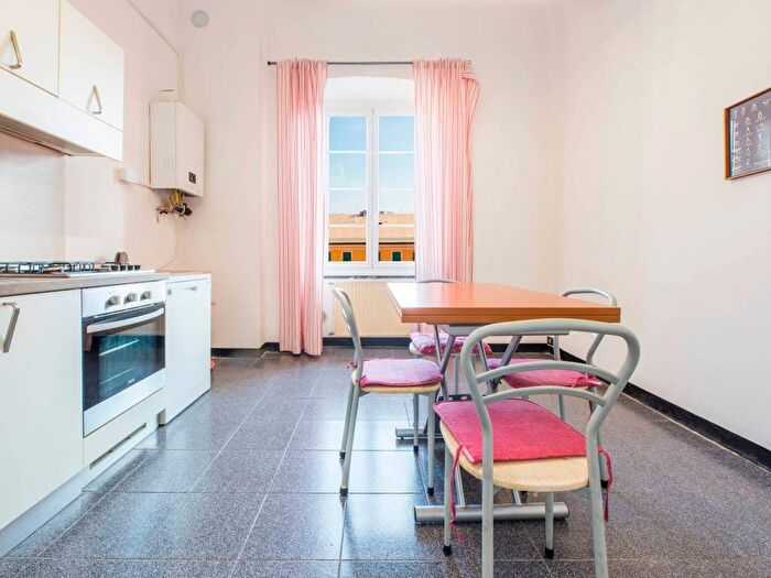 Appartamento quadrilocale in affitto in Piazza Donato Colombo, San Vincenzo, Genova