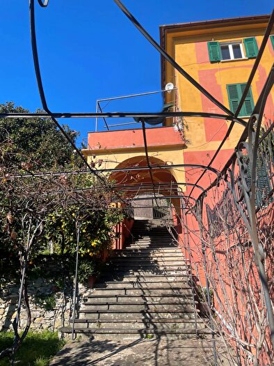 Appartamento con 8 locali in vendita in Via Salvo dAcquisto, Recco