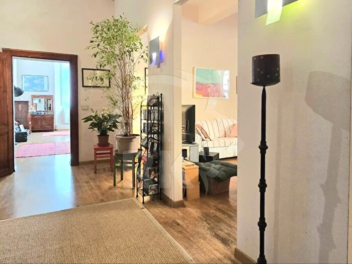 Appartamento con 6 locali in vendita in Viale Giosuè Carducci, Bologna
