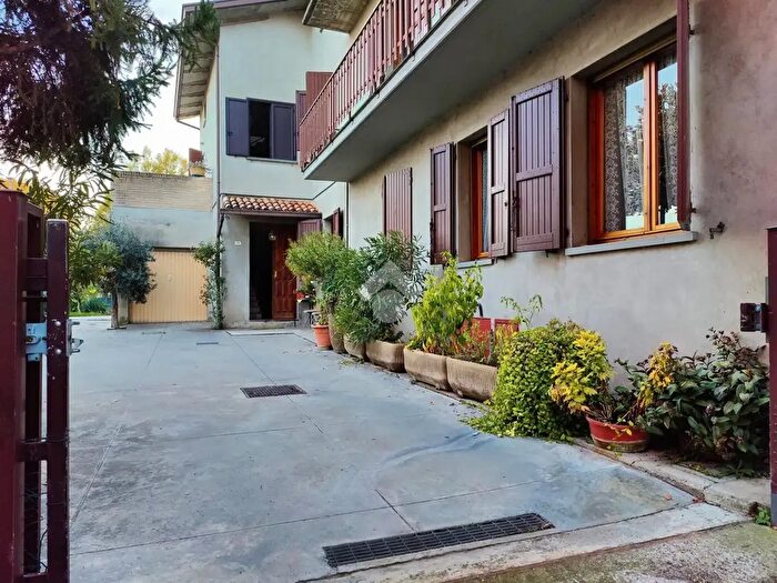 Casa con 8 locali in vendita in Via Fratelli Cervi, Campegine