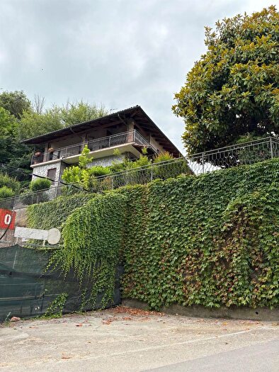 Casa con 9 locali in vendita in Via Natta, Tonco